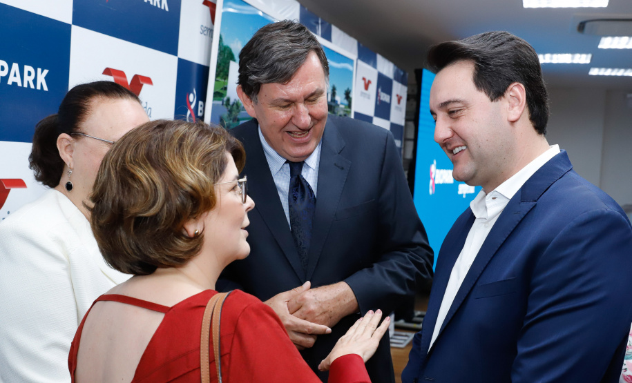 O Biopark - Parque Científico e Tecnológico de Biociências de Toledo, no Oeste do Estado, vai ganhar um Complexo Hospitalar e de Saúde. O governador Carlos Massa Ratinho Junior participou nesta sexta-feira (9) do anúncio do empreendimento, que pertence ao grupo Sempre Vida e vai unir o atendimento na saúde ao desenvolvimento de pesquisas e inovação.