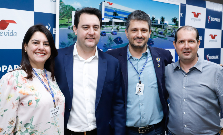 O Biopark - Parque Científico e Tecnológico de Biociências de Toledo, no Oeste do Estado, vai ganhar um Complexo Hospitalar e de Saúde. O governador Carlos Massa Ratinho Junior participou nesta sexta-feira (9) do anúncio do empreendimento, que pertence ao grupo Sempre Vida e vai unir o atendimento na saúde ao desenvolvimento de pesquisas e inovação.
