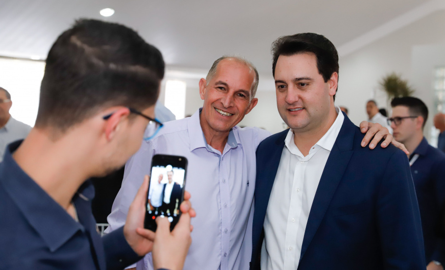 O Biopark - Parque Científico e Tecnológico de Biociências de Toledo, no Oeste do Estado, vai ganhar um Complexo Hospitalar e de Saúde. O governador Carlos Massa Ratinho Junior participou nesta sexta-feira (9) do anúncio do empreendimento, que pertence ao grupo Sempre Vida e vai unir o atendimento na saúde ao desenvolvimento de pesquisas e inovação.