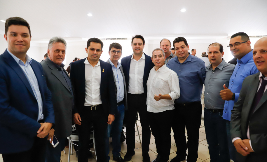 O Biopark - Parque Científico e Tecnológico de Biociências de Toledo, no Oeste do Estado, vai ganhar um Complexo Hospitalar e de Saúde. O governador Carlos Massa Ratinho Junior participou nesta sexta-feira (9) do anúncio do empreendimento, que pertence ao grupo Sempre Vida e vai unir o atendimento na saúde ao desenvolvimento de pesquisas e inovação.