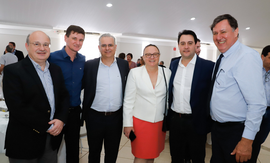 O Biopark - Parque Científico e Tecnológico de Biociências de Toledo, no Oeste do Estado, vai ganhar um Complexo Hospitalar e de Saúde. O governador Carlos Massa Ratinho Junior participou nesta sexta-feira (9) do anúncio do empreendimento, que pertence ao grupo Sempre Vida e vai unir o atendimento na saúde ao desenvolvimento de pesquisas e inovação.