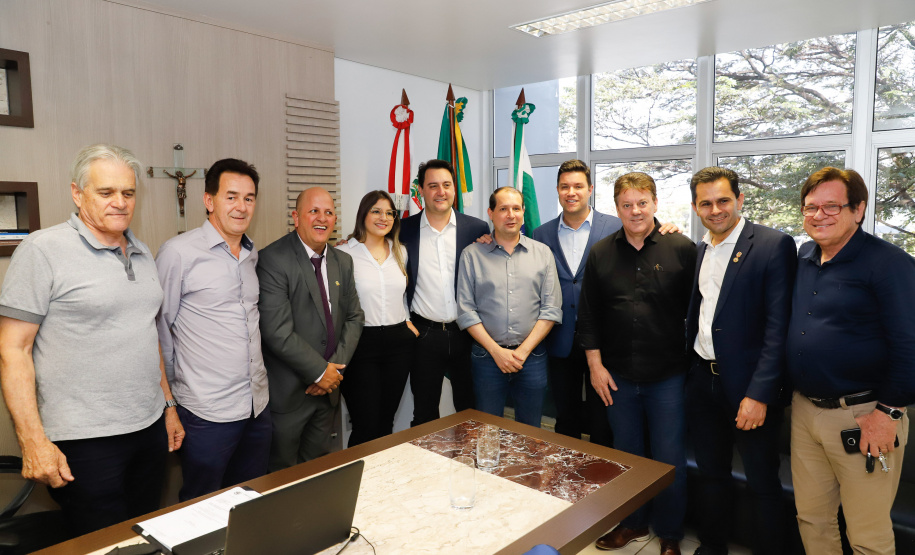 O Biopark - Parque Científico e Tecnológico de Biociências de Toledo, no Oeste do Estado, vai ganhar um Complexo Hospitalar e de Saúde. O governador Carlos Massa Ratinho Junior participou nesta sexta-feira (9) do anúncio do empreendimento, que pertence ao grupo Sempre Vida e vai unir o atendimento na saúde ao desenvolvimento de pesquisas e inovação.