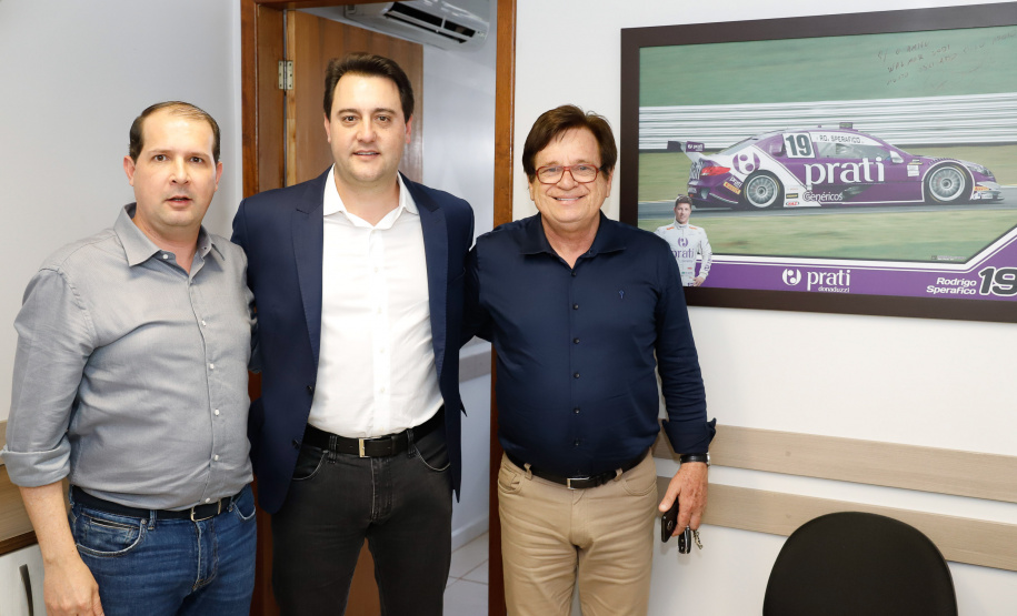 O Biopark - Parque Científico e Tecnológico de Biociências de Toledo, no Oeste do Estado, vai ganhar um Complexo Hospitalar e de Saúde. O governador Carlos Massa Ratinho Junior participou nesta sexta-feira (9) do anúncio do empreendimento, que pertence ao grupo Sempre Vida e vai unir o atendimento na saúde ao desenvolvimento de pesquisas e inovação.