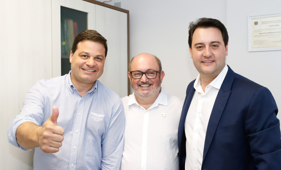 O Biopark - Parque Científico e Tecnológico de Biociências de Toledo, no Oeste do Estado, vai ganhar um Complexo Hospitalar e de Saúde. O governador Carlos Massa Ratinho Junior participou nesta sexta-feira (9) do anúncio do empreendimento, que pertence ao grupo Sempre Vida e vai unir o atendimento na saúde ao desenvolvimento de pesquisas e inovação.