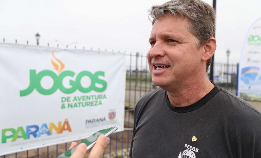 O presidente da Confederação Brasileira de Paraquedismo, Breno Mello da Silva, resolveu reativar a carreira de atleta justamente por causa dos Jogos no Paraná. “Esse apoio que o Governo do Paraná está nos dando é único, muito importante para o nosso esporte. Tudo aqui está sendo muito profissional”, destacou. “O paraquedismo é embaixador do turismo, e nisso o Paraná também está à frente do tempo”, acrescentou.Foto: José Fernando Ogura/AEN