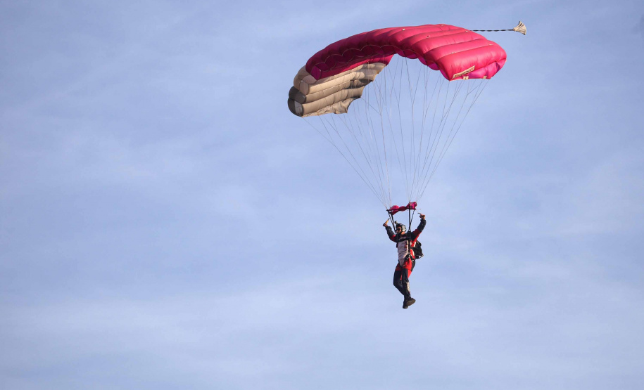 Paraquedismo. Foto: José Fernando Ogura/AEN
