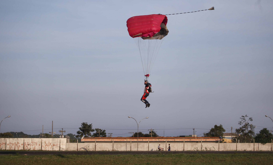 Paraquedismo. Foto: José Fernando Ogura/AEN