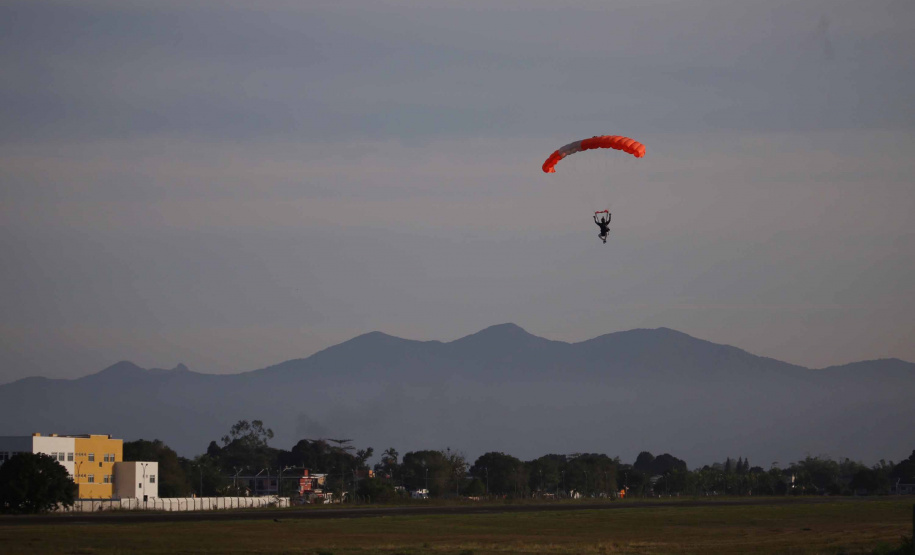 Paraquedismo. Foto: José Fernando Ogura/AEN