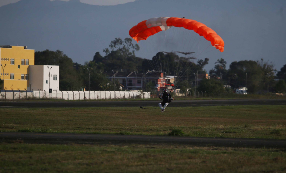 Paraquedismo. Foto: José Fernando Ogura/AEN