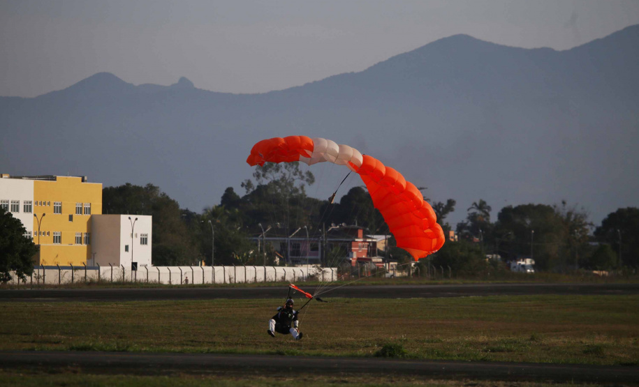 Paraquedismo. Foto: José Fernando Ogura/AEN