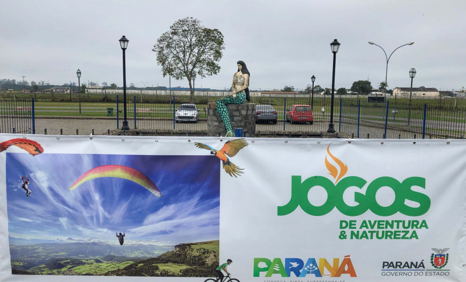 Os moradores do litoral do Paraná tiveram uma prévia nesta sexta-feira (09) do que promete ser a primeira etapa dos Jogos de Aventura e Natureza. A competição começou com a primeira etapa das disputas de paraquedismo, em Paranaguá, e mountain bike, no balneário de Santa Terezinha, em Pontal do Paraná. Foto: José Fernando Ogura/AEN