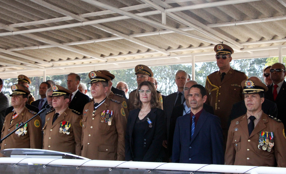 São José dos Pinhais, 09 de agosto de 2019. Solenidade alusiva ao Aniversário da PMPR. Foto: Cel QOBM Samuel Prestes, Comadante do Corpo de Bombeiros, Cel. QOPM Ronaldo de Abreu, Comandante da APMG, Cel QOPM Péricles de Matos, Comandante-Geral da PMPR, Coronel Rômulo Marinho Soares, Secretário de Segurança e Cel QOPM Lanes Randal Prates Marques, Chefe do Estado-Maior da PMPR.