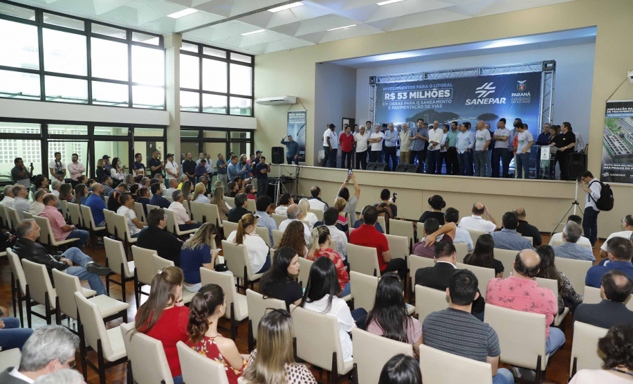 Os investimentos do Governo do Estado no Litoral somam R$ 57,5 milhões. O governador Carlos Massa Ratinho Junior esteve neste sábado (10) em Matinhos para a entrega oficial de obras de saneamento que somam R$ 50 milhões.