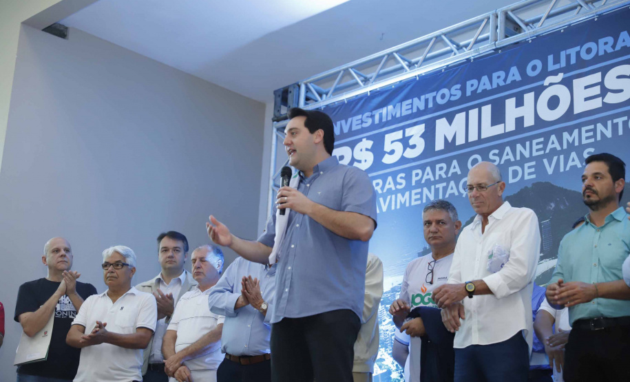 Os investimentos do Governo do Estado no Litoral somam R$ 57,5 milhões. O governador Carlos Massa Ratinho Junior esteve neste sábado (10) em Matinhos para a entrega oficial de obras de saneamento que somam R$ 50 milhões.Os investimentos do Governo do Estado no Litoral somam R$ 57,5 milhões. O governador Carlos Massa Ratinho Junior esteve neste sábado (10) em Matinhos para a entrega oficial de obras de saneamento que somam R$ 50 milhões.