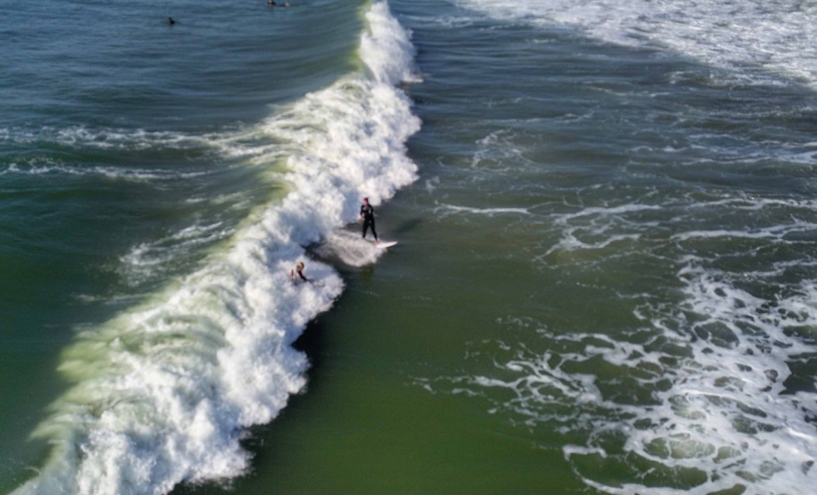 Os Jogos de Natureza e Aventura foram abertos oficialmente neste sábado (10), em Matinhos, com vários shows que animaram o público. O governador Carlos Massa Ratinho Junior esteve no local e reforçou a opção de fazer do turismo, especialmente no Litoral, um dos pilares do desenvolvimento econômico e social do Paraná.