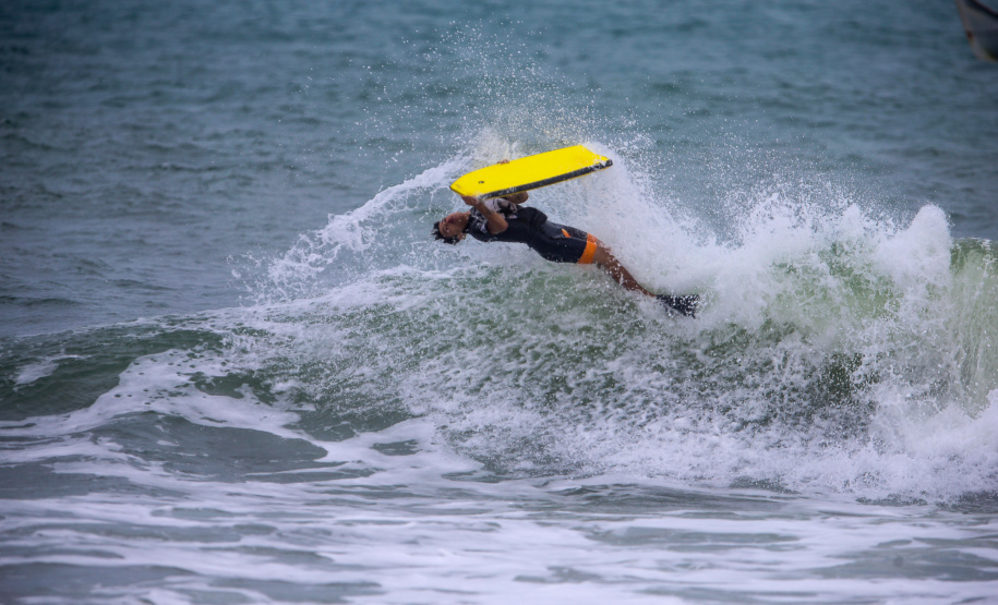 Os Jogos de Natureza e Aventura foram abertos oficialmente neste sábado (10), em Matinhos, com vários shows que animaram o público. O governador Carlos Massa Ratinho Junior esteve no local e reforçou a opção de fazer do turismo, especialmente no Litoral, um dos pilares do desenvolvimento econômico e social do Paraná.