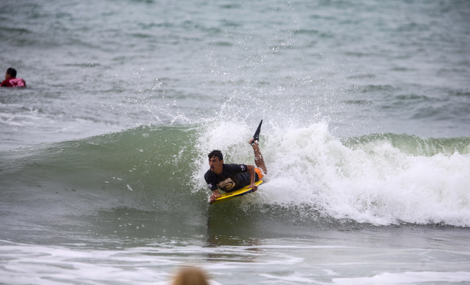 Os Jogos de Natureza e Aventura foram abertos oficialmente neste sábado (10), em Matinhos, com vários shows que animaram o público. O governador Carlos Massa Ratinho Junior esteve no local e reforçou a opção de fazer do turismo, especialmente no Litoral, um dos pilares do desenvolvimento econômico e social do Paraná.