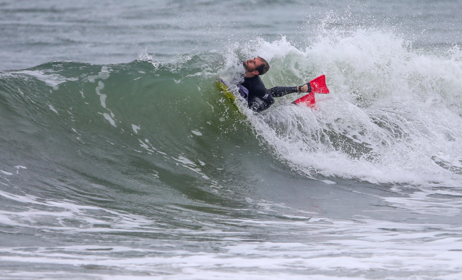 Os Jogos de Natureza e Aventura foram abertos oficialmente neste sábado (10), em Matinhos, com vários shows que animaram o público. O governador Carlos Massa Ratinho Junior esteve no local e reforçou a opção de fazer do turismo, especialmente no Litoral, um dos pilares do desenvolvimento econômico e social do Paraná.