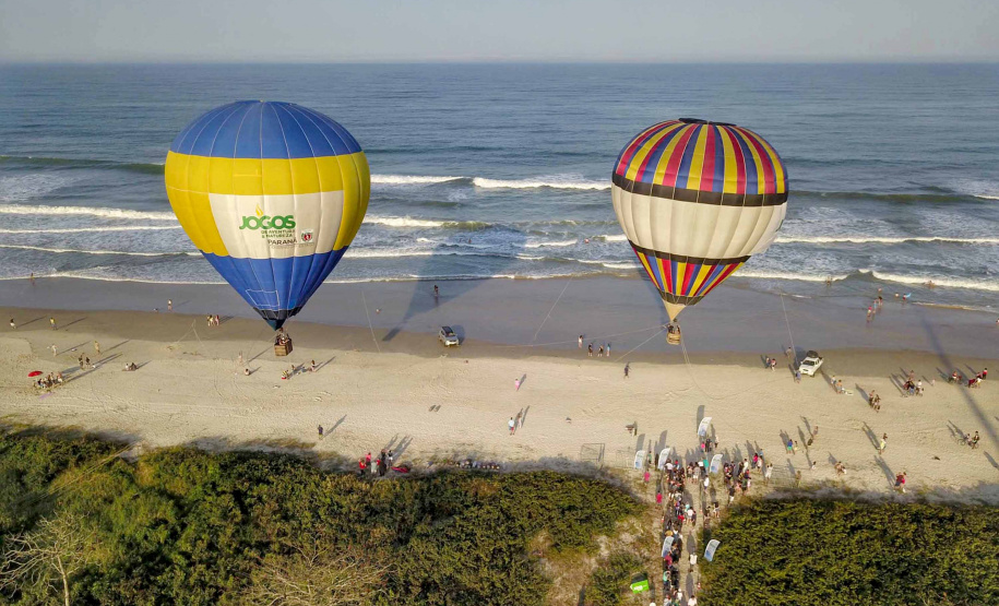 Os Jogos de Natureza e Aventura foram abertos oficialmente neste sábado (10), em Matinhos, com vários shows que animaram o público. O governador Carlos Massa Ratinho Junior esteve no local e reforçou a opção de fazer do turismo, especialmente no Litoral, um dos pilares do desenvolvimento econômico e social do Paraná. Foto: José Fernando Ogura/AEN