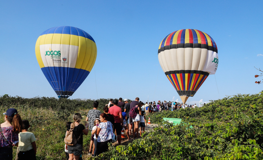 Os Jogos de Natureza e Aventura foram abertos oficialmente neste sábado (10), em Matinhos, com vários shows que animaram o público. O governador Carlos Massa Ratinho Junior esteve no local e reforçou a opção de fazer do turismo, especialmente no Litoral, um dos pilares do desenvolvimento econômico e social do Paraná.