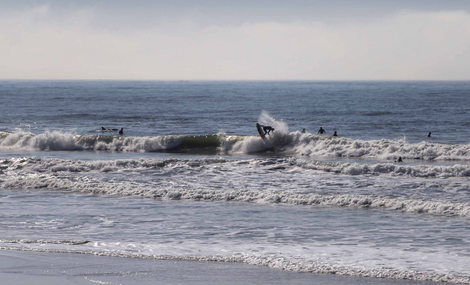 Os Jogos de Natureza e Aventura foram abertos oficialmente neste sábado (10), em Matinhos, com vários shows que animaram o público. O governador Carlos Massa Ratinho Junior esteve no local e reforçou a opção de fazer do turismo, especialmente no Litoral, um dos pilares do desenvolvimento econômico e social do Paraná. José Fernando Ogura/AEN