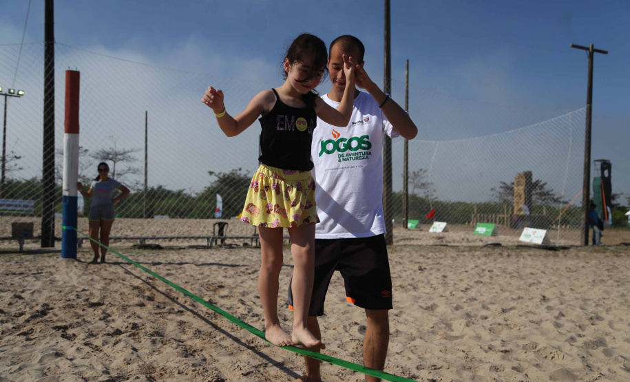 Os Jogos de Natureza e Aventura foram abertos oficialmente neste sábado (10), em Matinhos, com vários shows que animaram o público. O governador Carlos Massa Ratinho Junior esteve no local e reforçou a opção de fazer do turismo, especialmente no Litoral, um dos pilares do desenvolvimento econômico e social do Paraná. José Fernando Ogura/AEN