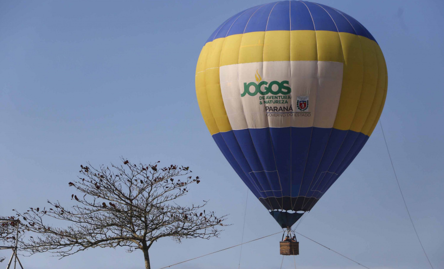 Os Jogos de Natureza e Aventura foram abertos oficialmente neste sábado (10), em Matinhos, com vários shows que animaram o público. O governador Carlos Massa Ratinho Junior esteve no local e reforçou a opção de fazer do turismo, especialmente no Litoral, um dos pilares do desenvolvimento econômico e social do Paraná. Foto: José Fernando Ogura/AEN