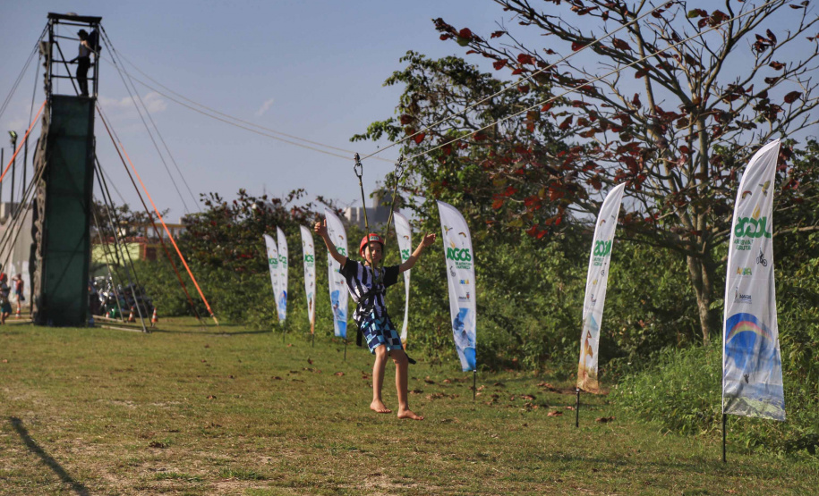 Os Jogos de Natureza e Aventura foram abertos oficialmente neste sábado (10), em Matinhos, com vários shows que animaram o público. O governador Carlos Massa Ratinho Junior esteve no local e reforçou a opção de fazer do turismo, especialmente no Litoral, um dos pilares do desenvolvimento econômico e social do Paraná. Foto: José Fernando Ogura/AEN