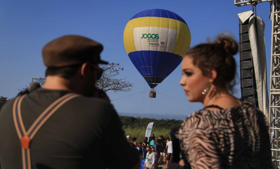 Os Jogos de Natureza e Aventura foram abertos oficialmente neste sábado (10), em Matinhos, com vários shows que animaram o público. O governador Carlos Massa Ratinho Junior esteve no local e reforçou a opção de fazer do turismo, especialmente no Litoral, um dos pilares do desenvolvimento econômico e social do Paraná. Foto: José Fernando Ogura/AEN