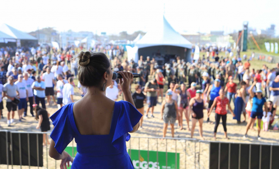 Os Jogos de Natureza e Aventura foram abertos oficialmente neste sábado (10), em Matinhos, com vários shows que animaram o público. O governador Carlos Massa Ratinho Junior esteve no local e reforçou a opção de fazer do turismo, especialmente no Litoral, um dos pilares do desenvolvimento econômico e social do Paraná. Foto: José Fernando Ogura/AEN