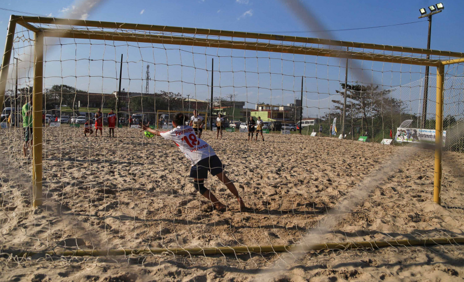 Os Jogos de Natureza e Aventura foram abertos oficialmente neste sábado (10), em Matinhos, com vários shows que animaram o público. O governador Carlos Massa Ratinho Junior esteve no local e reforçou a opção de fazer do turismo, especialmente no Litoral, um dos pilares do desenvolvimento econômico e social do Paraná. Foto: José Fernando Ogura/AEN
