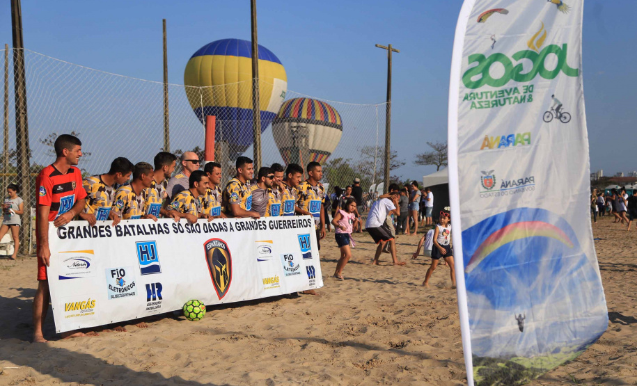 Os Jogos de Natureza e Aventura foram abertos oficialmente neste sábado (10), em Matinhos, com vários shows que animaram o público. O governador Carlos Massa Ratinho Junior esteve no local e reforçou a opção de fazer do turismo, especialmente no Litoral, um dos pilares do desenvolvimento econômico e social do Paraná. Foto: José Fernando Ogura/AEN