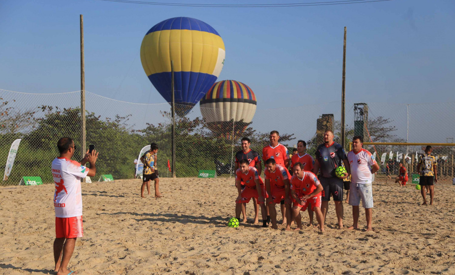 Os Jogos de Natureza e Aventura foram abertos oficialmente neste sábado (10), em Matinhos, com vários shows que animaram o público. O governador Carlos Massa Ratinho Junior esteve no local e reforçou a opção de fazer do turismo, especialmente no Litoral, um dos pilares do desenvolvimento econômico e social do Paraná. Foto: José Fernando Ogura/AEN