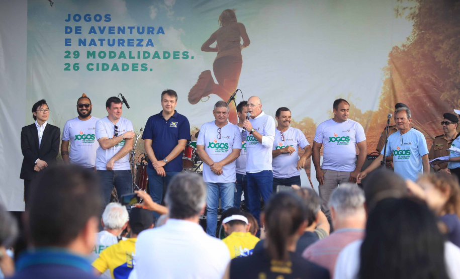 Os Jogos de Natureza e Aventura foram abertos oficialmente neste sábado (10), em Matinhos, com vários shows que animaram o público. O governador Carlos Massa Ratinho Junior esteve no local e reforçou a opção de fazer do turismo, especialmente no Litoral, um dos pilares do desenvolvimento econômico e social do Paraná. Foto: José Fernando Ogura/AEN