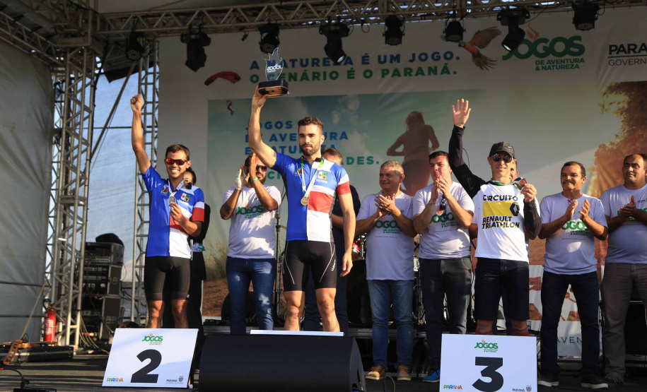 Os Jogos de Natureza e Aventura foram abertos oficialmente neste sábado (10), em Matinhos, com vários shows que animaram o público. O governador Carlos Massa Ratinho Junior esteve no local e reforçou a opção de fazer do turismo, especialmente no Litoral, um dos pilares do desenvolvimento econômico e social do Paraná. Foto: José Fernando Ogura/AEN