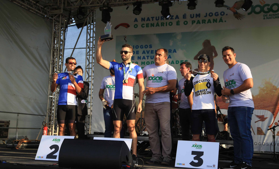 Os Jogos de Natureza e Aventura foram abertos oficialmente neste sábado (10), em Matinhos, com vários shows que animaram o público. O governador Carlos Massa Ratinho Junior esteve no local e reforçou a opção de fazer do turismo, especialmente no Litoral, um dos pilares do desenvolvimento econômico e social do Paraná. Foto: José Fernando Ogura/AEN