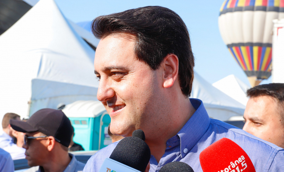 Os Jogos de Natureza e Aventura foram abertos oficialmente neste sábado (10), em Matinhos, com vários shows que animaram o público. O governador Carlos Massa Ratinho Junior esteve no local e reforçou a opção de fazer do turismo, especialmente no Litoral, um dos pilares do desenvolvimento econômico e social do Paraná.