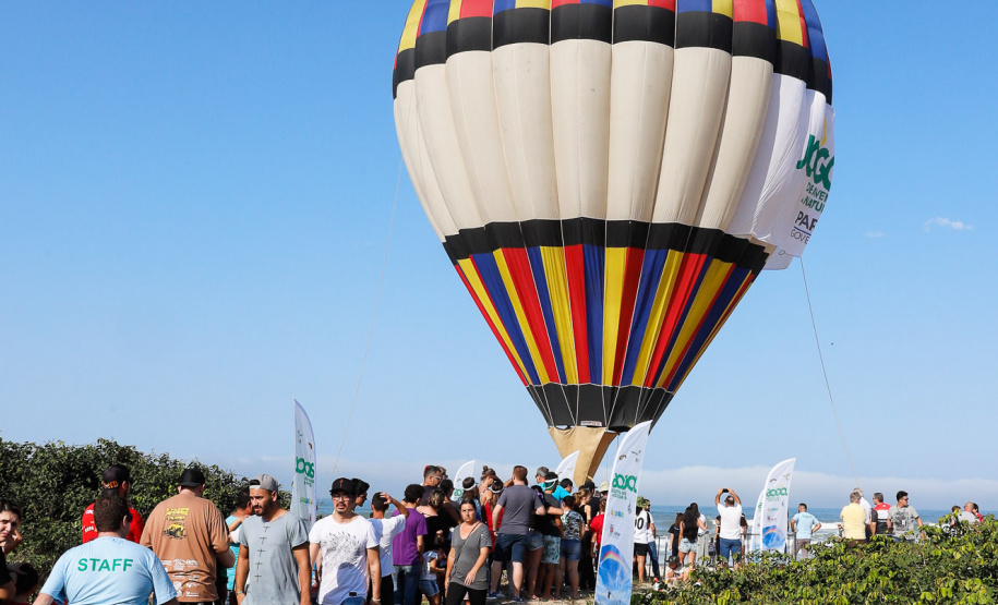 Os Jogos de Natureza e Aventura foram abertos oficialmente neste sábado (10), em Matinhos, com vários shows que animaram o público. O governador Carlos Massa Ratinho Junior esteve no local e reforçou a opção de fazer do turismo, especialmente no Litoral, um dos pilares do desenvolvimento econômico e social do Paraná.