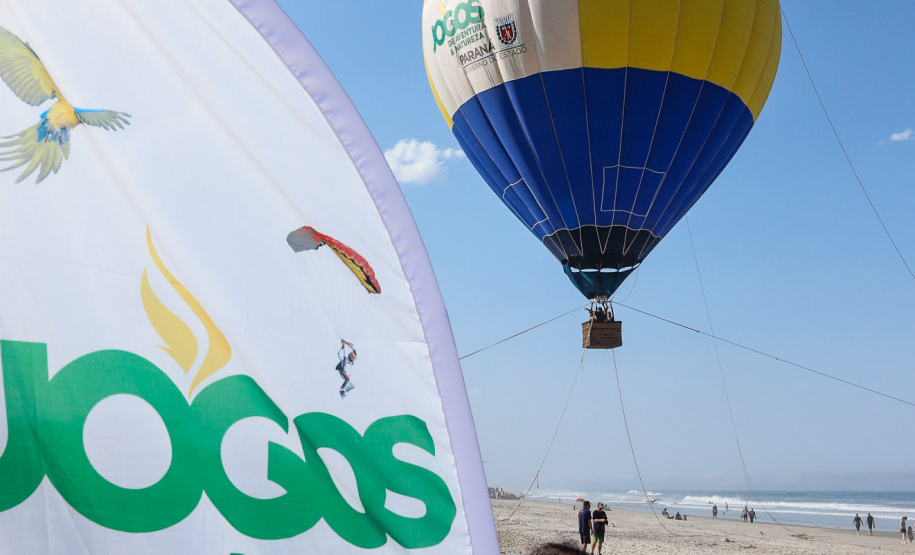 Os Jogos de Natureza e Aventura foram abertos oficialmente neste sábado (10), em Matinhos, com vários shows que animaram o público. O governador Carlos Massa Ratinho Junior esteve no local e reforçou a opção de fazer do turismo, especialmente no Litoral, um dos pilares do desenvolvimento econômico e social do Paraná.