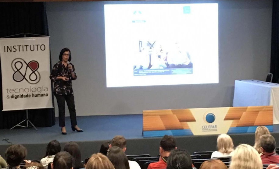 Com o objetivo de conscientizar a população sobre o uso ético, saudável e seguro dos recursos tecnológicos digitais, e em alusão ao Dia Nacional dos Pais, comemorado domingo, a Secretaria da Justiça, Família e Trabalho promoveu nesta segunda-feira (12), o I Workshop Desafio Detox Digital na Família. Foto: Divulgação/SEJUF