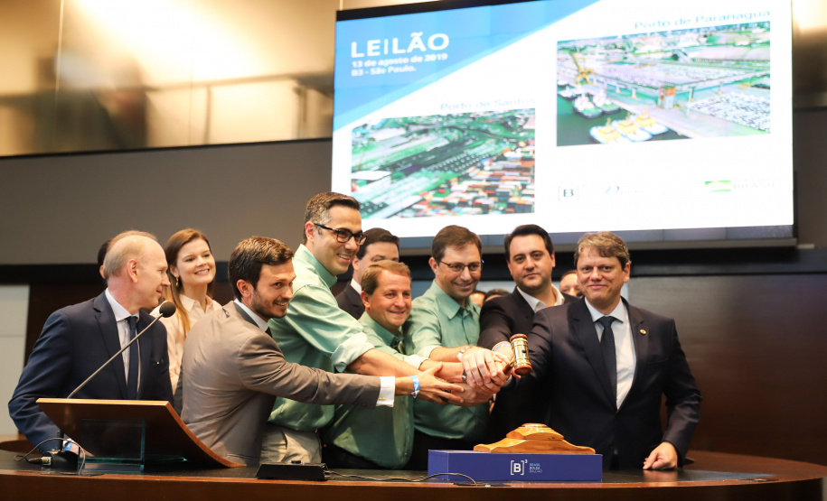 O terminal destinado à movimentação de carga geral, em especial celulose, do Porto de Paranaguá, foi leiloado nesta terça-feira (13), em pregão na Bolsa de Valores de São Paulo (Bovespa)