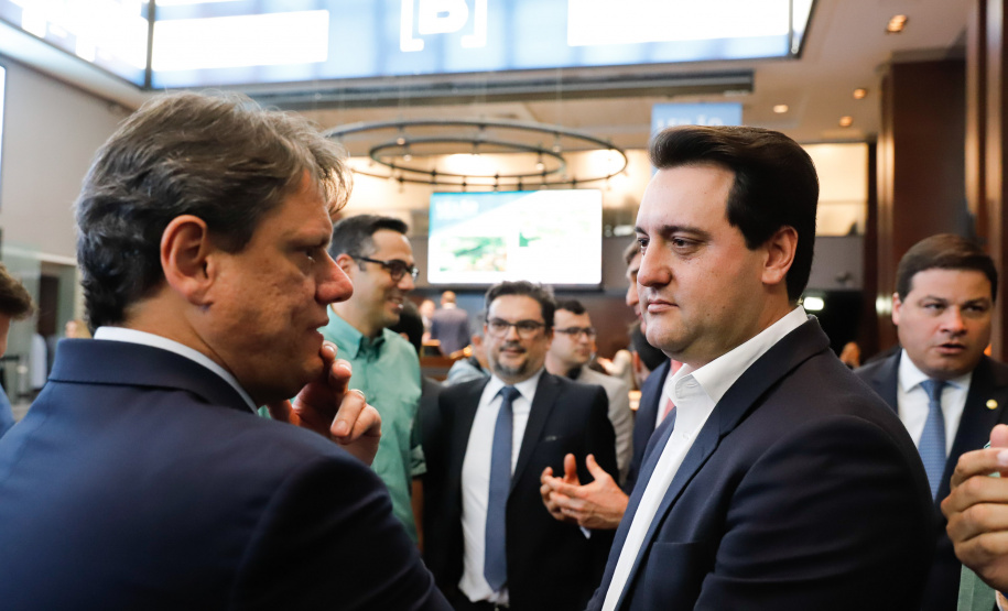 O terminal destinado à movimentação de carga geral, em especial celulose, do Porto de Paranaguá, foi leiloado nesta terça-feira (13), em pregão na Bolsa de Valores de São Paulo (Bovespa)