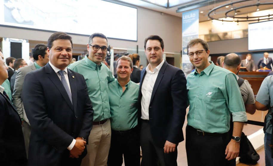 O terminal destinado à movimentação de carga geral, em especial celulose, do Porto de Paranaguá, foi leiloado nesta terça-feira (13), em pregão na Bolsa de Valores de São Paulo (Bovespa)