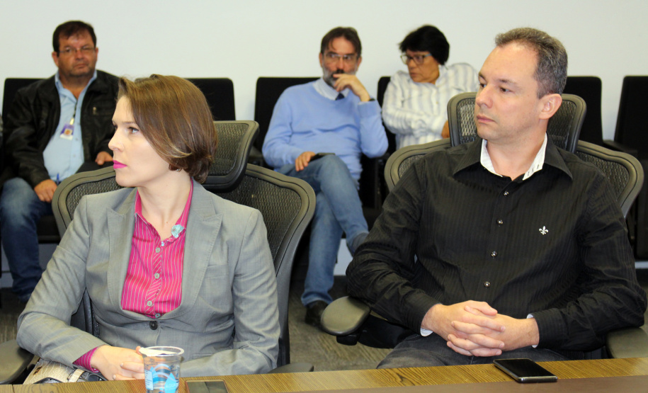 O secretário de Estado da Segurança Pública, Romulo Marinho Soares, assinou nesta terça-feira (13) dois convênios entre o Departamento Penitenciário do Paraná (Depen-PR) e outras duas instituições – a Faculdade de Pinhais (Fapi) e o Instituto Mundo Melhor. O objetivo dos termos firmados é levar serviços de educação e atendimento jurídico aos detentos do sistema prisional do Estado. Foto: Divulgação/SESP