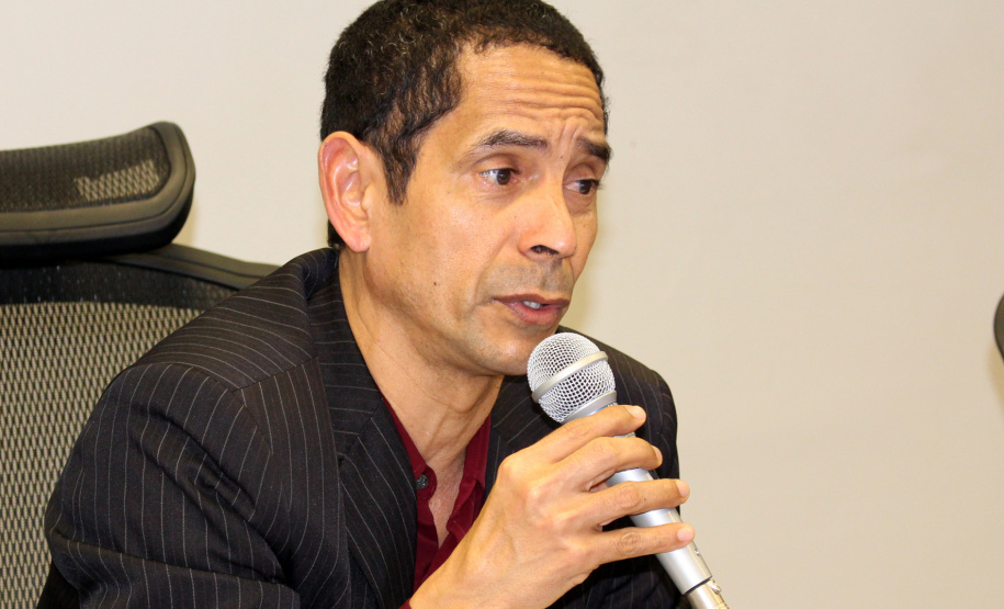 O secretário de Estado da Segurança Pública, Romulo Marinho Soares, assinou nesta terça-feira (13) dois convênios entre o Departamento Penitenciário do Paraná (Depen-PR) e outras duas instituições – a Faculdade de Pinhais (Fapi) e o Instituto Mundo Melhor. O objetivo dos termos firmados é levar serviços de educação e atendimento jurídico aos detentos do sistema prisional do Estado. Foto: Divulgação/SESP