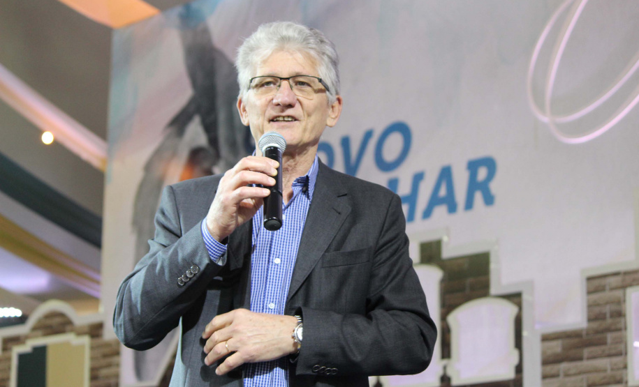 Nesta terça-feira (12), o Governo do Estado e o Banco do Brasil realizaram a entrega simbólica de equipamentos financiados pelo Programa Trator Solidário para os produtores Joelson Carneiro, de Castro; Simão Aziz Scheiffer Maluf, e Lucas Geraldo Moresco, ambos de Ipiranga; e Isais de Ávila, de Tibagi