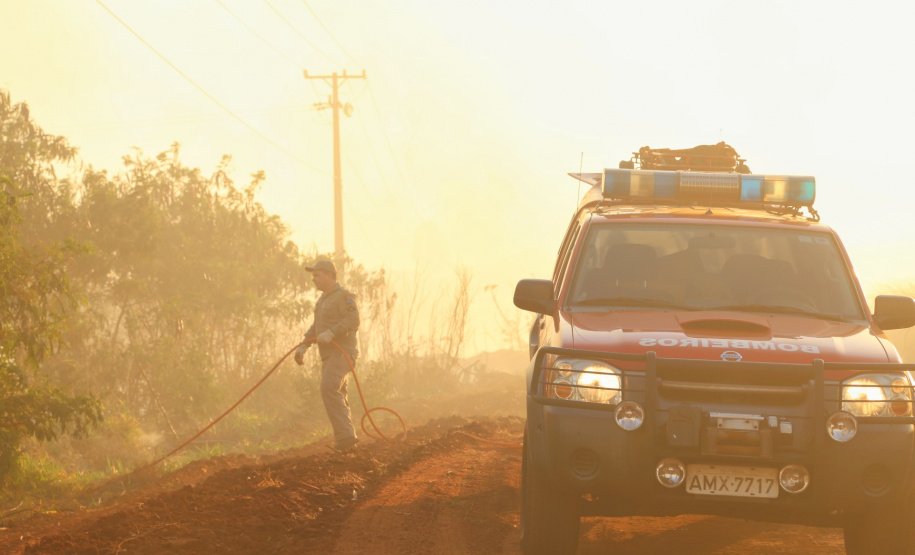O Corpo de Bombeiros do Paraná reforçou o trabalho preventivo e de comunicação que desenvolve em todas as suas sedes regionais sobre os cuidados para evitar incêndios. O inverno é o período do ano que costuma registrar aumento no número de queimadas nas vegetações em função do clima seco, falta de chuvas e ventos fortes.