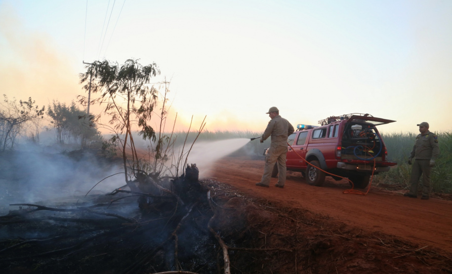 O Corpo de Bombeiros do Paraná reforçou o trabalho preventivo e de comunicação que desenvolve em todas as suas sedes regionais sobre os cuidados para evitar incêndios. O inverno é o período do ano que costuma registrar aumento no número de queimadas nas vegetações em função do clima seco, falta de chuvas e ventos fortes.