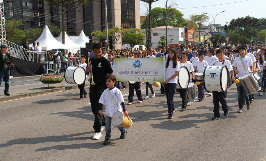 Fanfarras e bandas marciais de todo o Estado já podem se inscrever para o primeiro Festival de Fanfarras do Paraná, que vai identificar e reunir os grupos musicais formados em escolas, igrejas e comunidades de todas as cidades paranaenses. A ideia, proposta pelo governador Carlos Massa Ratinho Junior, é incentivar a cultura regional e a formação musical no Estado.