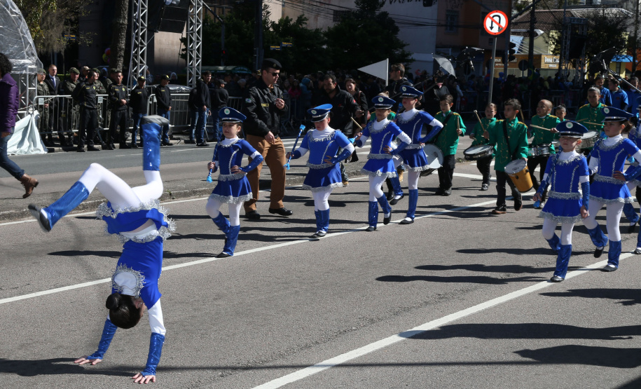 Fanfarras e bandas marciais de todo o Estado já podem se inscrever para o primeiro Festival de Fanfarras do Paraná, que vai identificar e reunir os grupos musicais formados em escolas, igrejas e comunidades de todas as cidades paranaenses. A ideia, proposta pelo governador Carlos Massa Ratinho Junior, é incentivar a cultura regional e a formação musical no Estado.